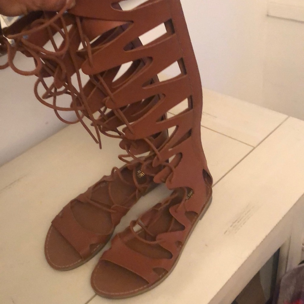 gladiator sandals in size 6